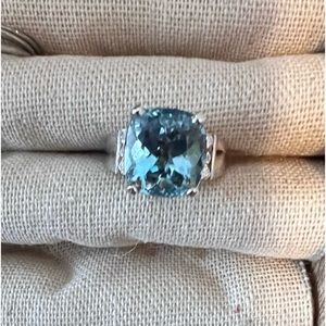 Aquamarine and diamond ring 14k white gold